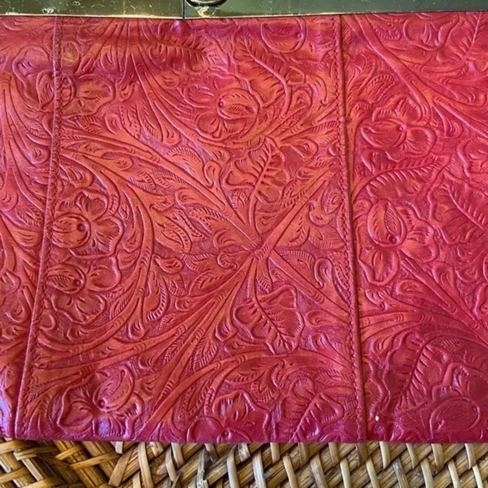 Vintage Red embossed chain purse snap closure unique opening - Picture 3 of 8